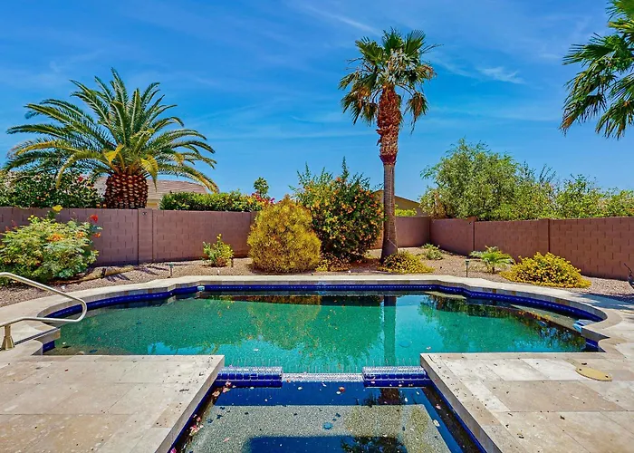Goodyear W/ Private Pool, & Built-in Bbq Holiday home *