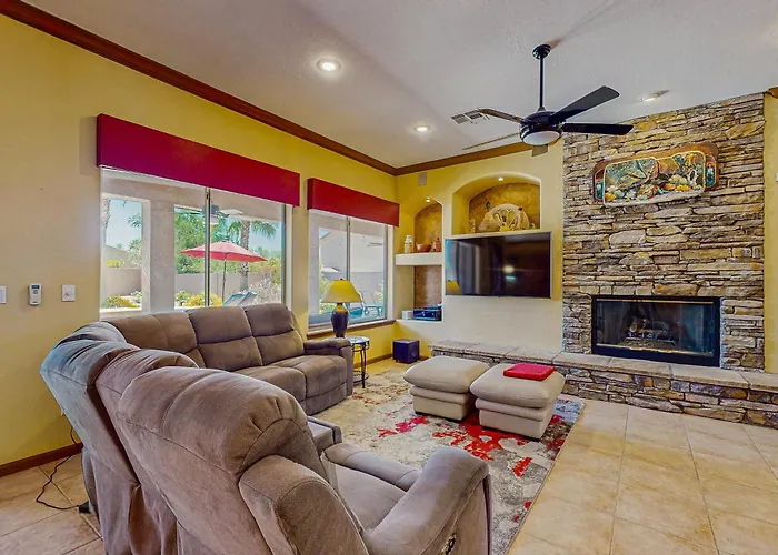 Goodyear W/ Private Pool, & Built-in Bbq Holiday home *