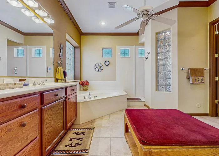 Holiday home Goodyear W/ Private Pool, & Built-in Bbq *